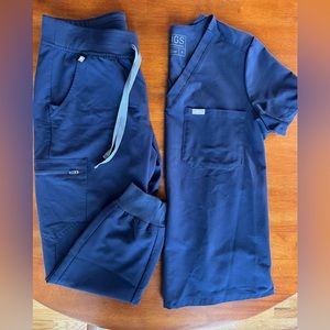 Figs scrub set. Color navy.